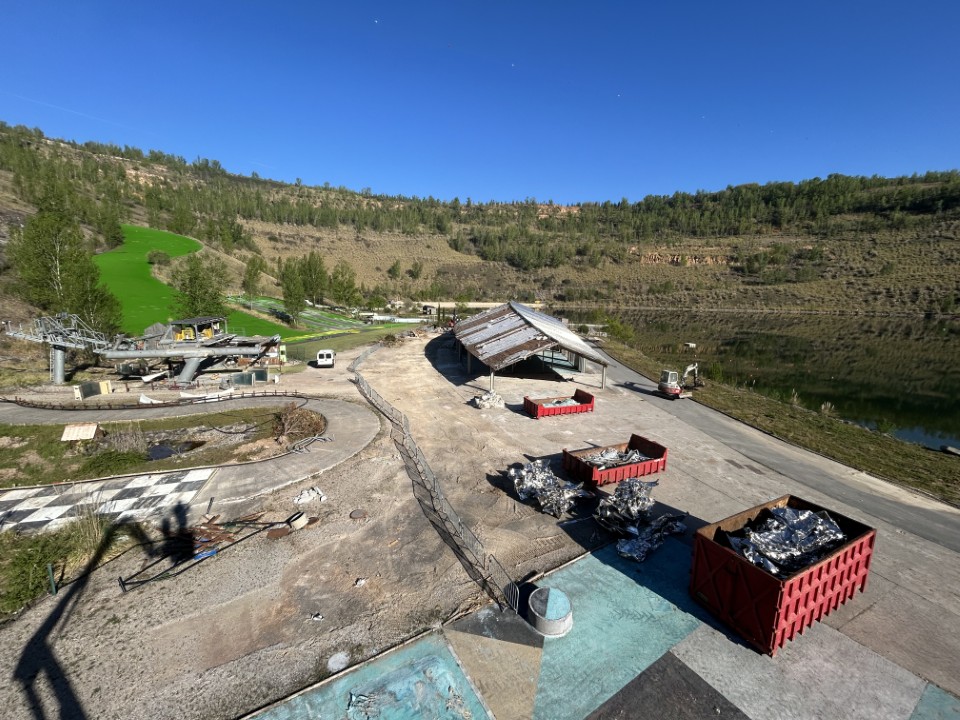 You are currently viewing Démolition du site bas de CAP DÉCOUVERTE, CARMAUX (81)